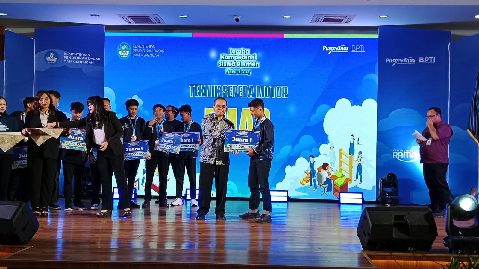 Buktikan Kualitas Vokasi Jatim, SMK Binaan MPM Honda Jatim Juara LKS Nasional